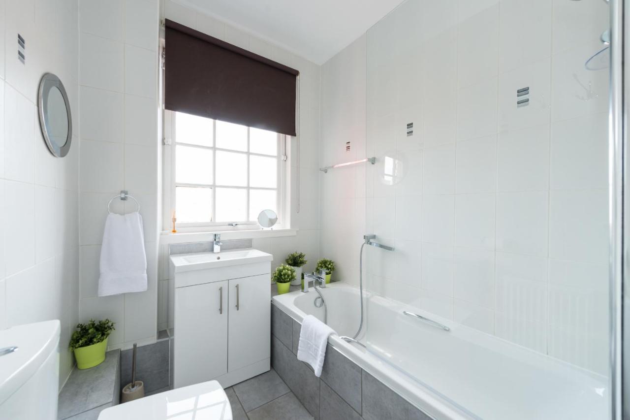 Royal Mile Modern Apartment Edinburgh Exterior photo